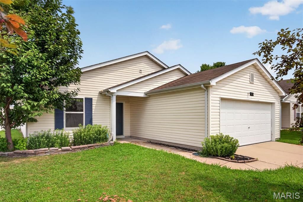 Property Photo: 1413 Autumn Lakes Lane IL 62258