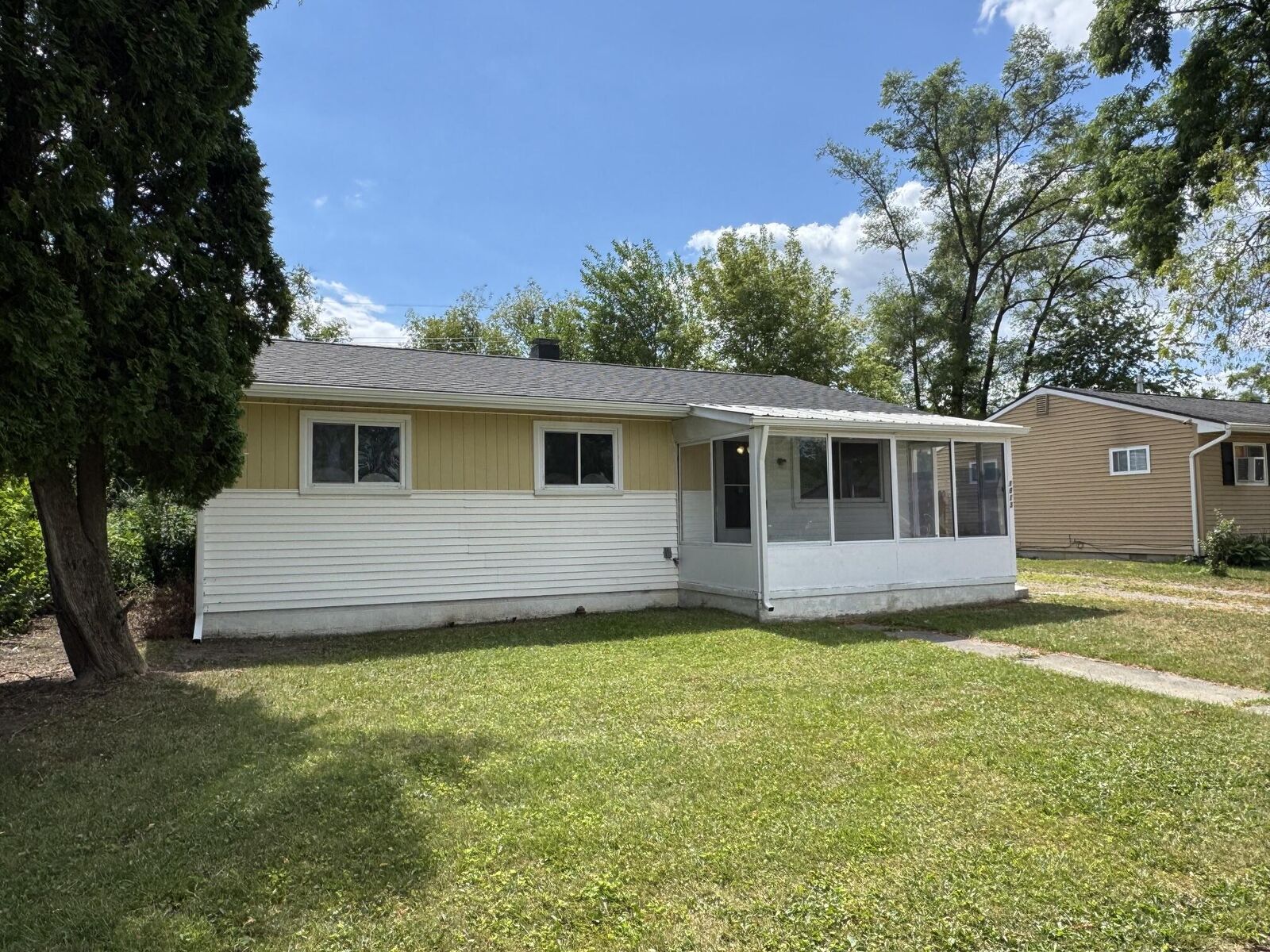 Property Photo:  1613 Harvest Lane  MI 48198 
