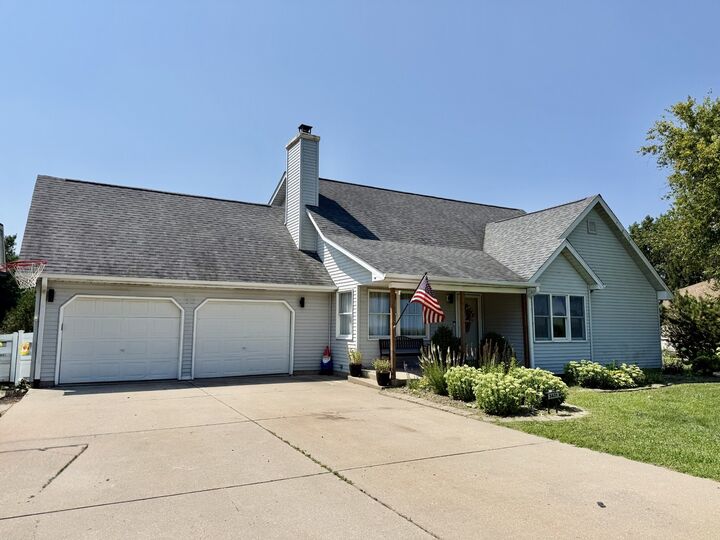 Property Photo:  3431 E Cleveland Street  IL 61329 