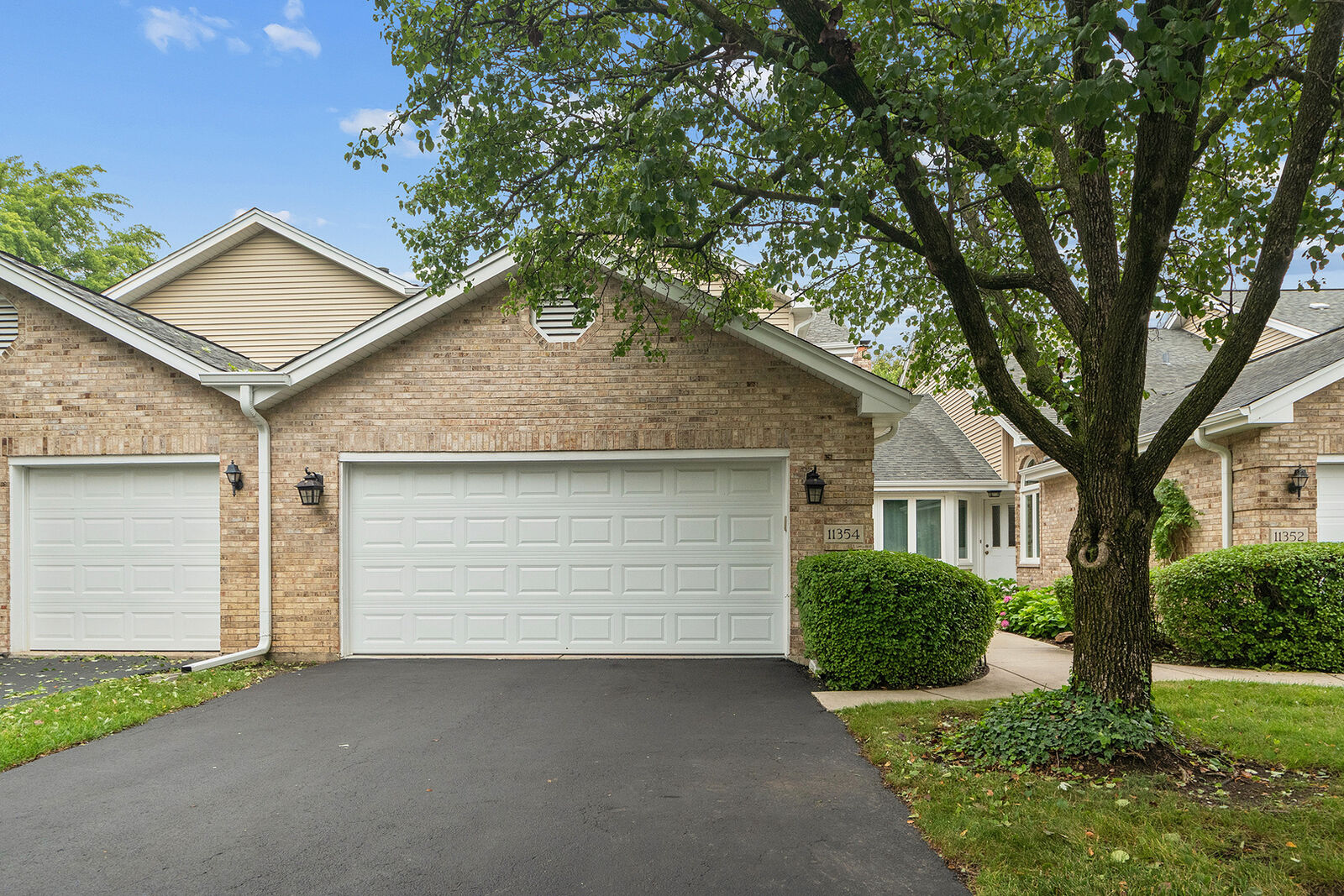 Property Photo: 11354 Lakebrook Court IL 60467