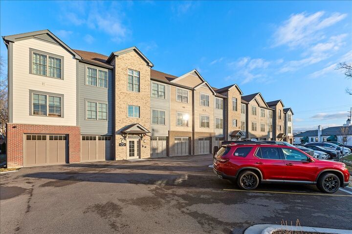 Property Photo:  319 S Glendale Avenue 303  IL 60010 