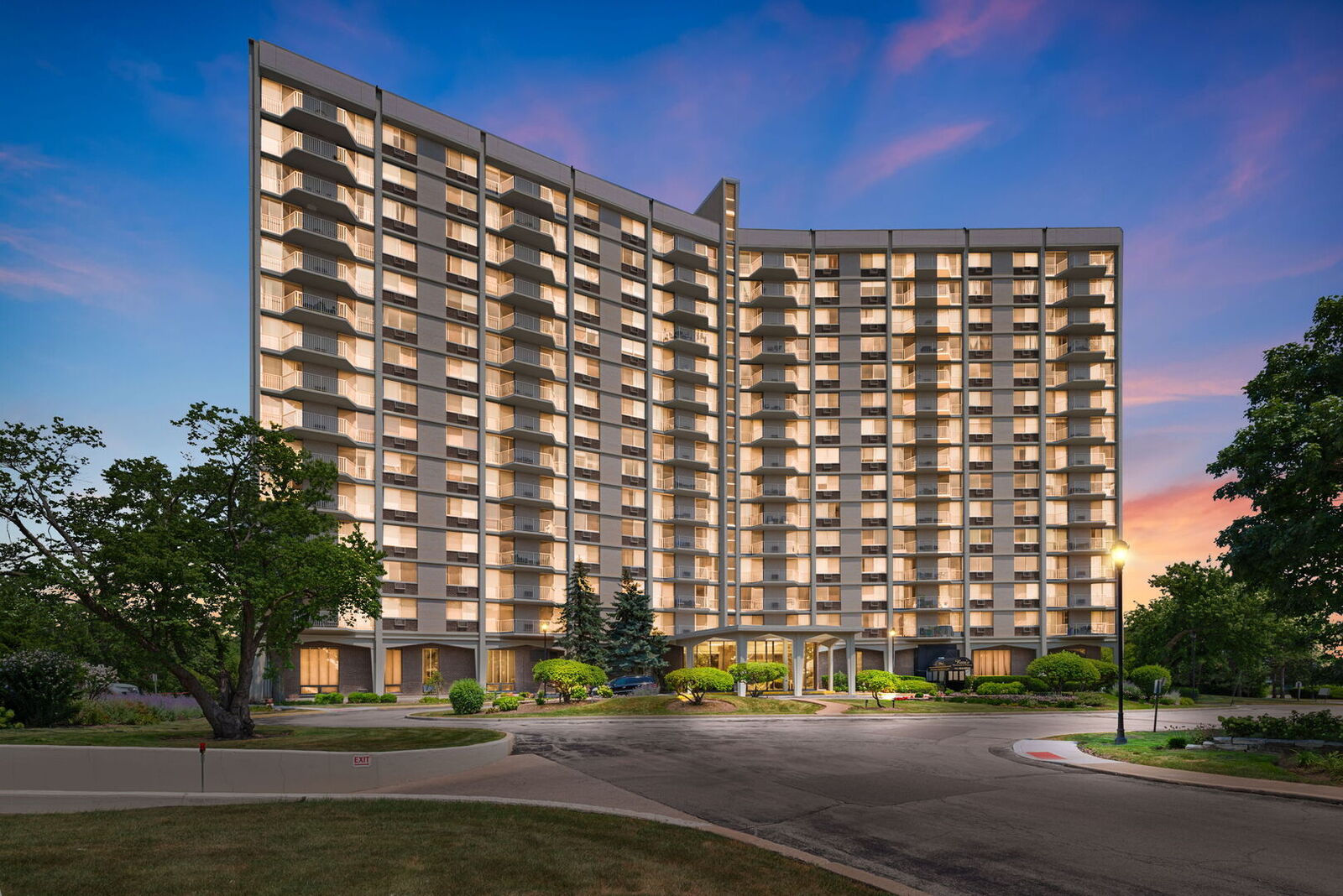 Property Photo:  40 N Tower Road N 6N  IL 60523 