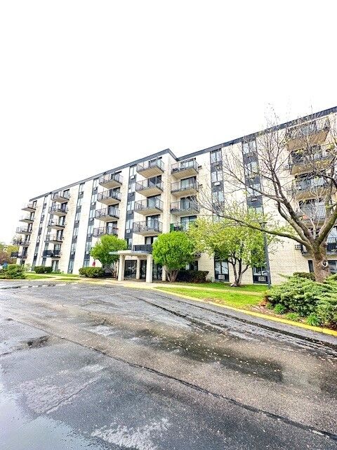 Property Photo:  9128 W Terrace Drive 4F  IL 60714 