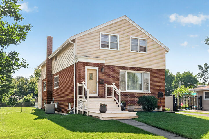 Property Photo:  229 S Grace Street  IL 60148 
