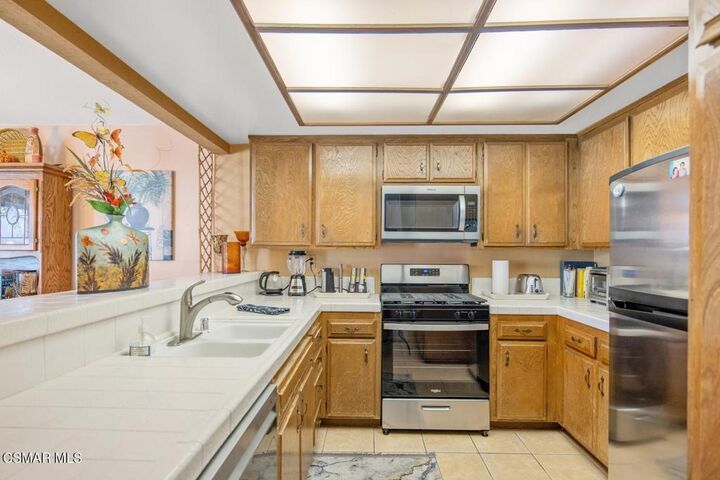 Property Photo:  474 Artisan Road 19  CA 91320 