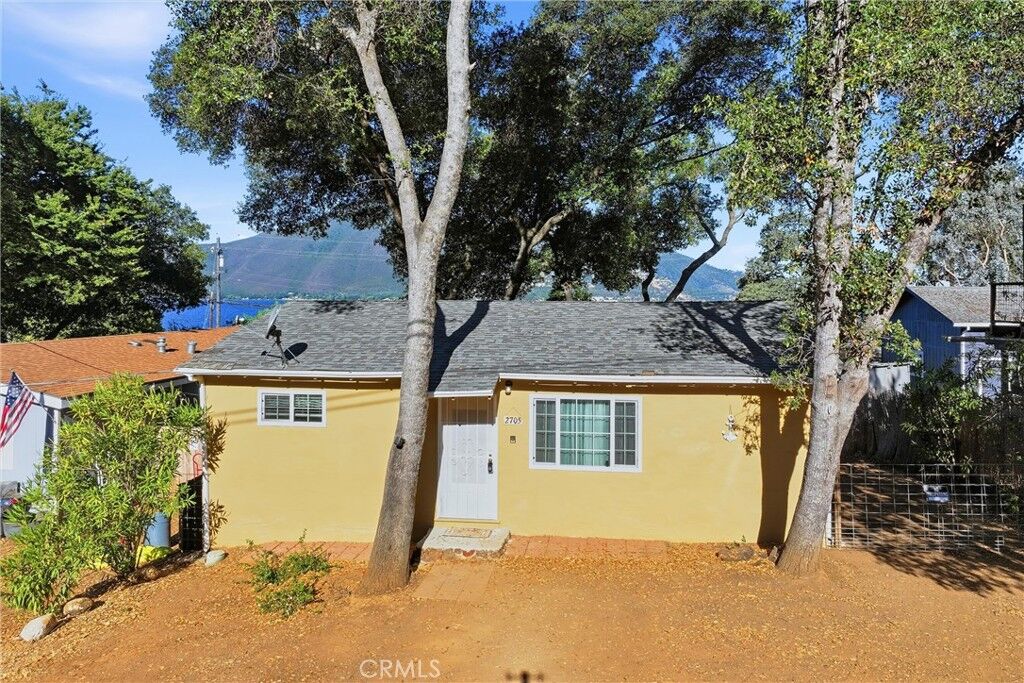 Property Photo:  2705 Oakhurst Avenue  CA 95422 