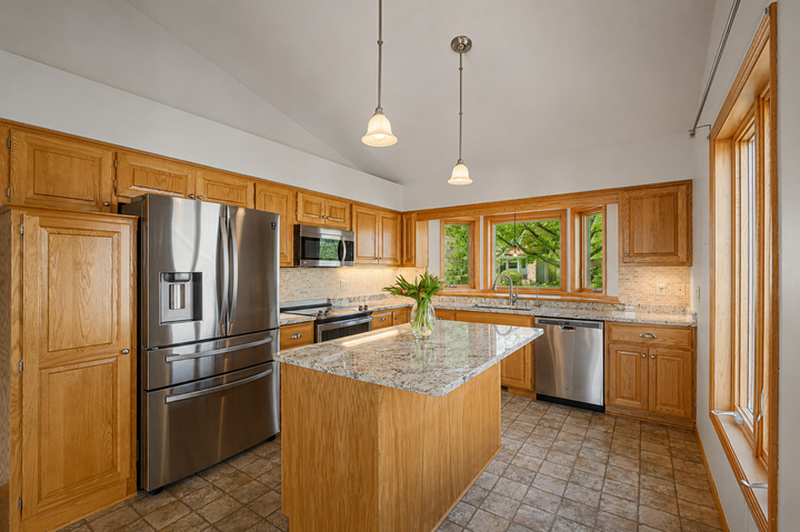 Property Photo: 14313 Savanna Oaks Drive MN 55378