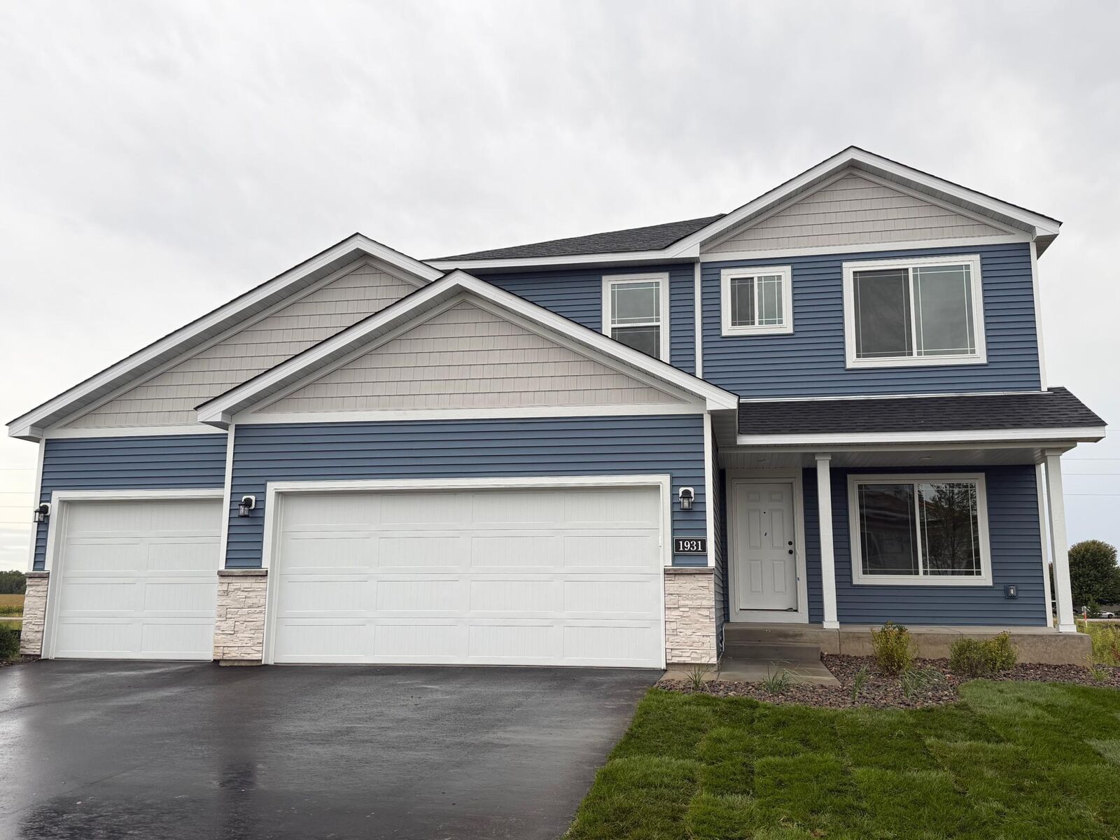 Property Photo:  1931 Pierce Street S  MN 55008 