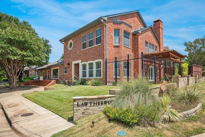 Property Photo:  2702 Lawtherwood Court  TX 75214 