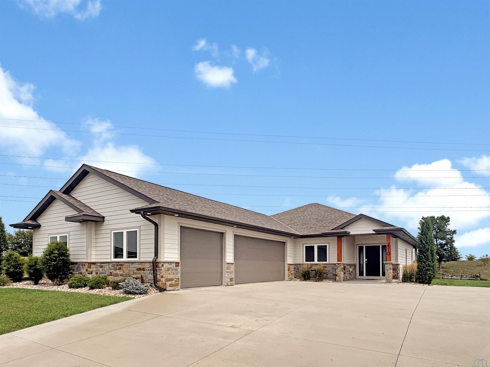 Property Photo:  2510 Glen Ellen Rd  IA 51106 