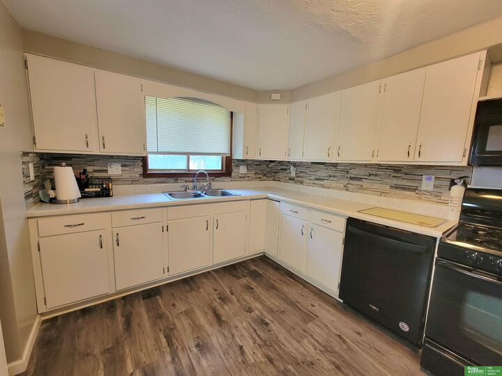 Property Photo:  839 7th Avenue  NE 68354 