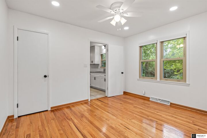 Property Photo:  1210 Hillcrest Drive  NE 68005 