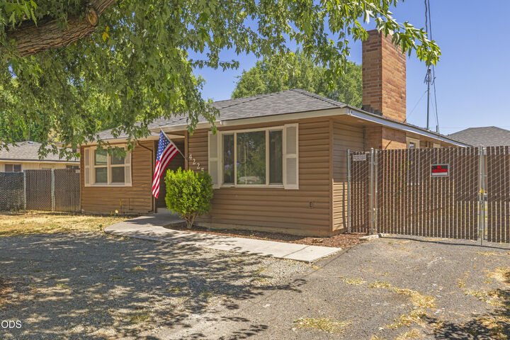 Property Photo:  4225 Summers Lane  OR 97603 