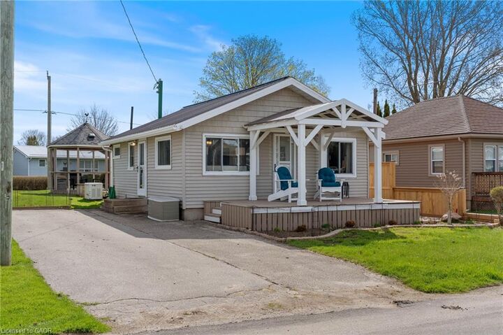 Property Photo: 21 Fourth Avenue ON N0E 1M0