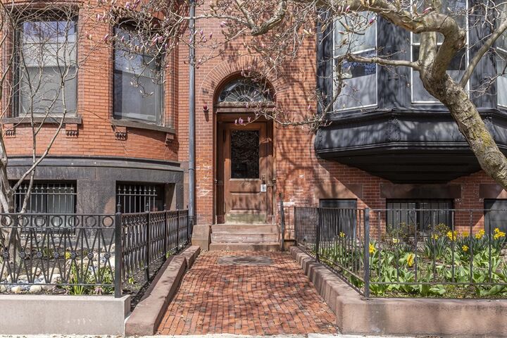 Property Photo: 462 Beacon St 22 MA 02115