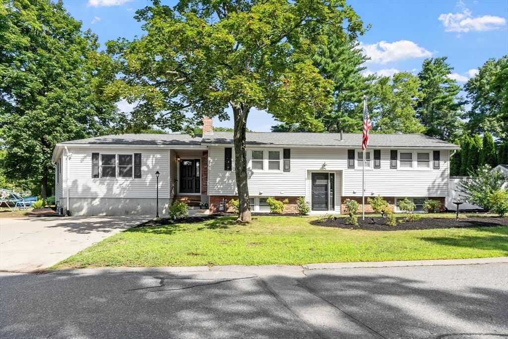 Property Photo:  2 Stratton Dr  MA 01749 