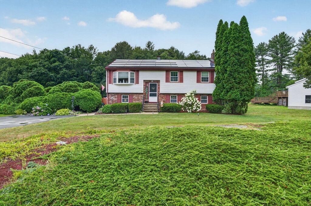 Property Photo:  17 Coach Rd  MA 01862 
