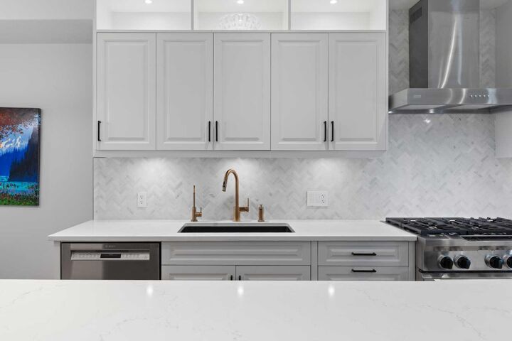 Property Photo: 2013 42 Avenue SW AB T2T 2M8