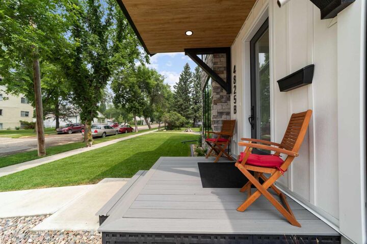 Property Photo: B+D, 4825 54 Street B+D AB T4V 2A3