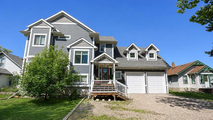 Property Photo: 10118 96 Avenue AB T8V 0M6