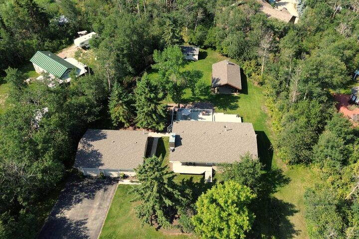 Property Photo: 402 East Puffin Street AB T0B 0H0