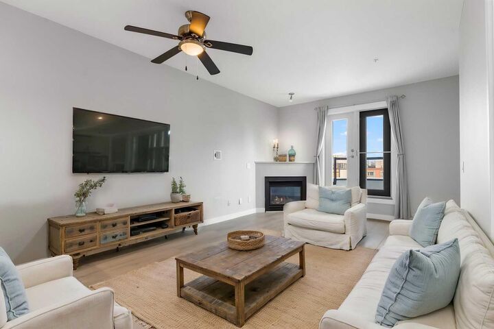 880 Centre Avenue NE 405 — photo 1