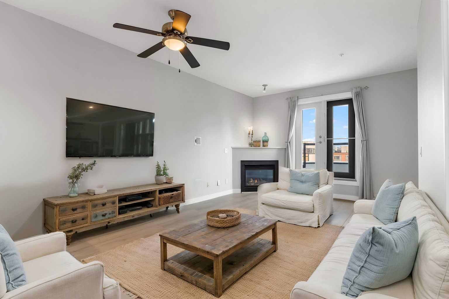 Property Photo:  880 Centre Avenue NE 405  AB T2E 9C3 