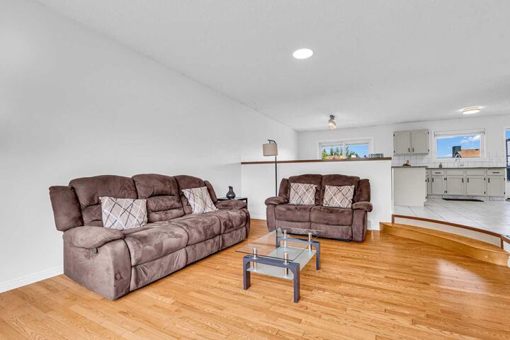 Property Photo: 6716 37 Avenue NE AB T1Y 5E5