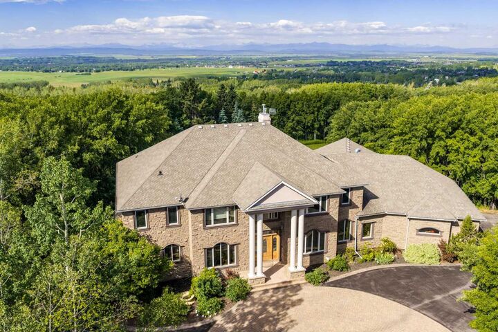 Property Photo:  19 Spring Ridge Estates  AB T3Z 3M8 