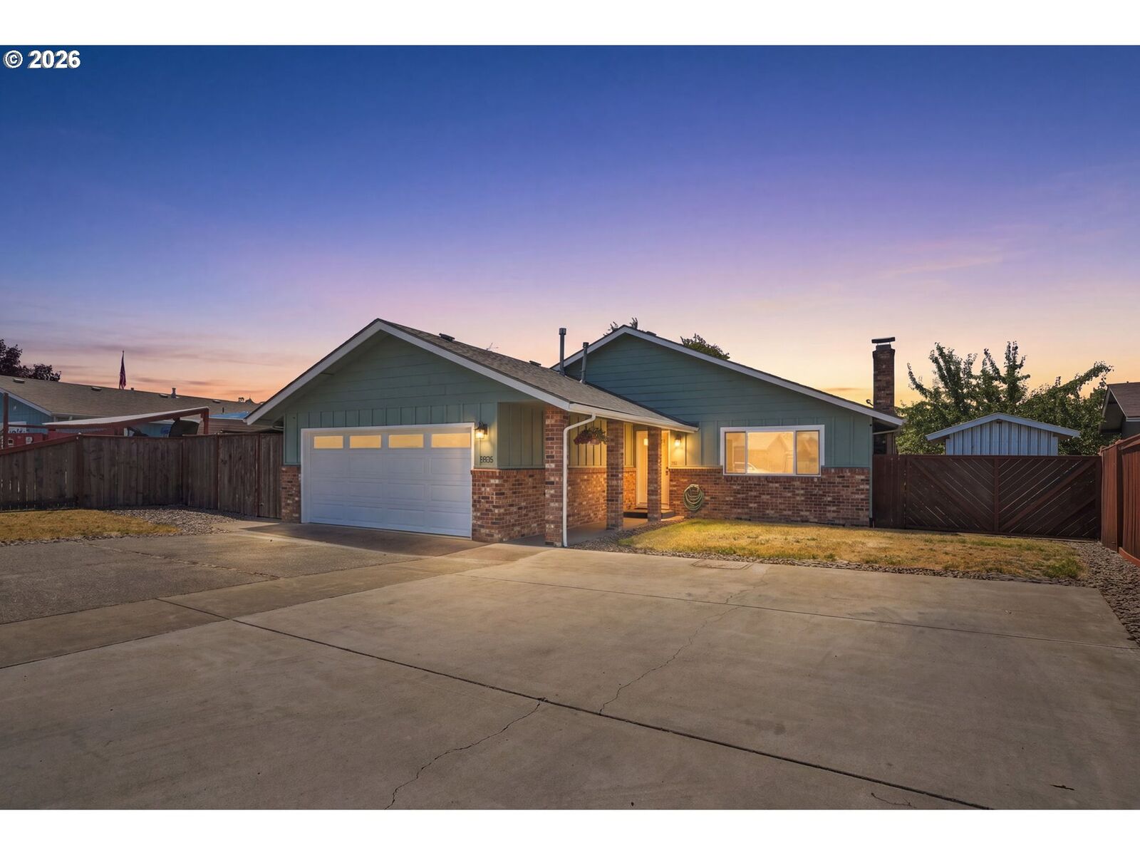 Property Photo:  305 Meadow Ln  OR 97426 