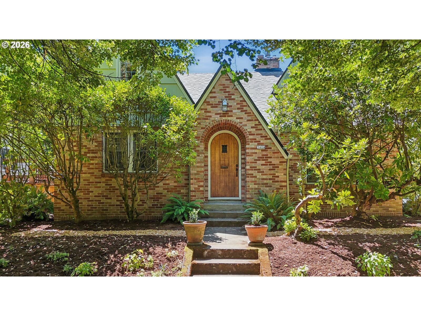 Property Photo:  3404 SE Washington St  OR 97214 