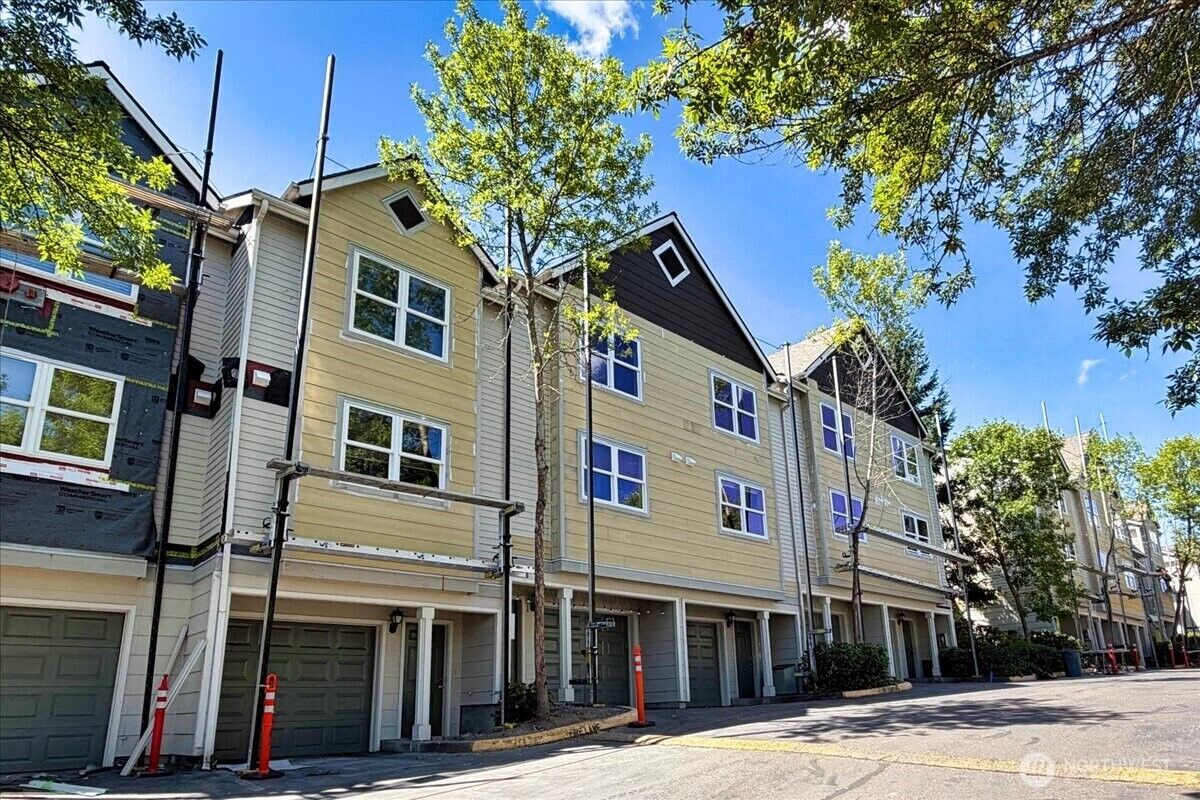 Property Photo: 3116 164th Street SW 1204 WA 98087