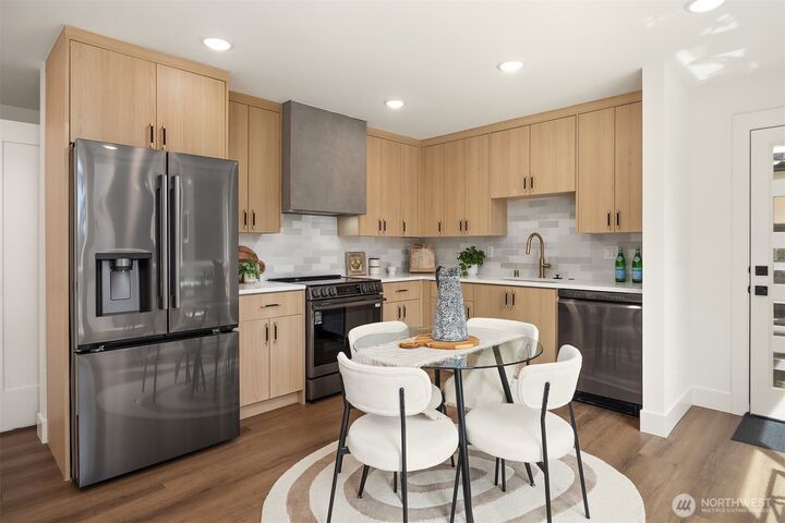 Property Photo:  1502 N 100th Street  WA 98133 