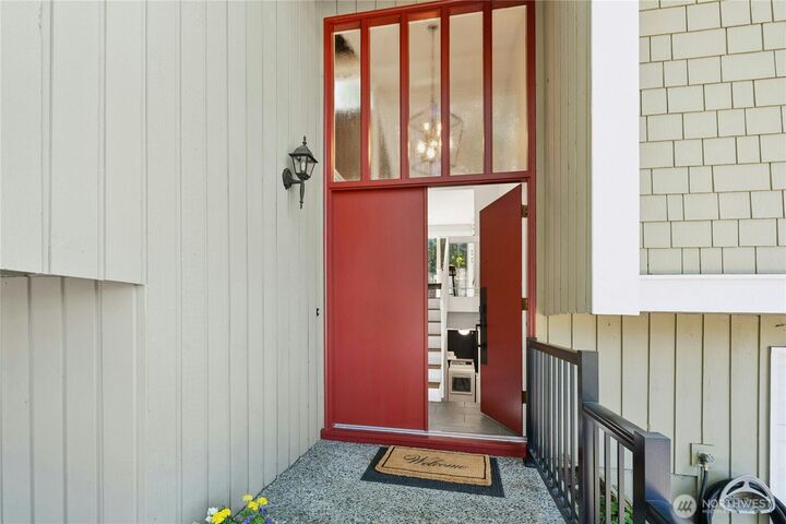 Property Photo:  4643  152nd Place SE  WA 98006 
