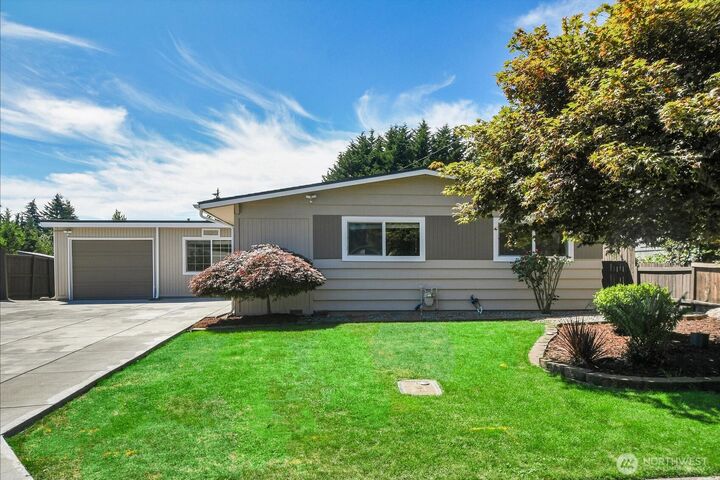 Property Photo: 10241 SE 126 Avenue SE WA 98056
