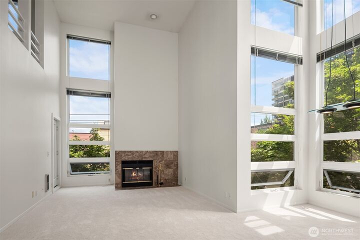 Property Photo:  535  Summit Avenue E 403  WA 98102 