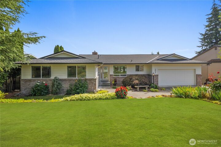 Property Photo:  2527  211th Avenue E  WA 98391 