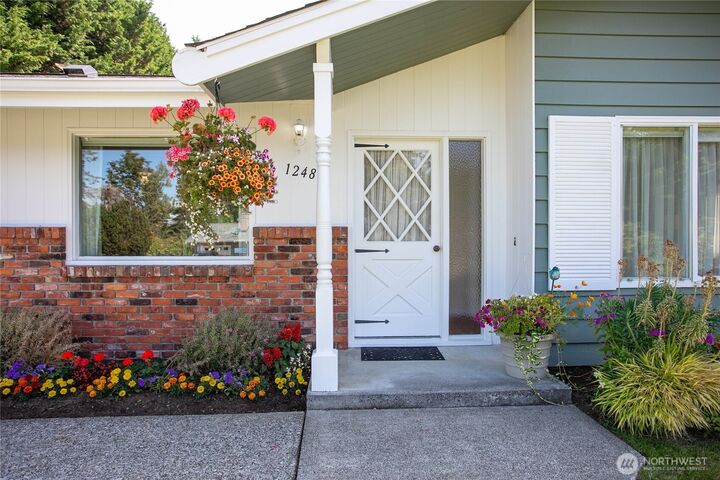 Property Photo:  1248  Kenoyer Drive  WA 98229 