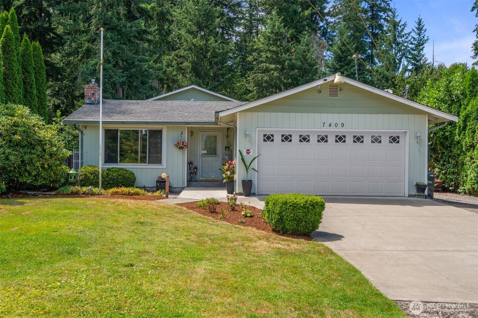 Property Photo:  7409  207th Avenue E  WA 98391 
