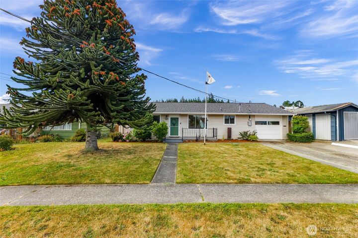 Property Photo:  1505  39th Street  WA 98221 