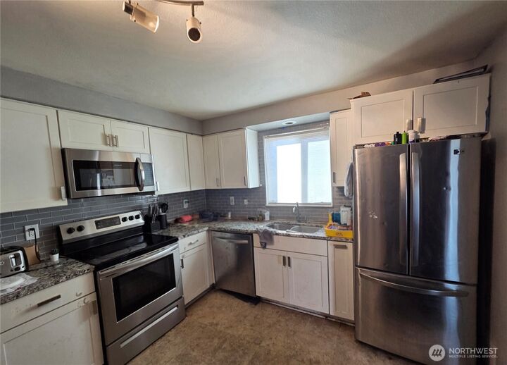 Property Photo:  412  McKenzie Avenue SW  WA 98597 
