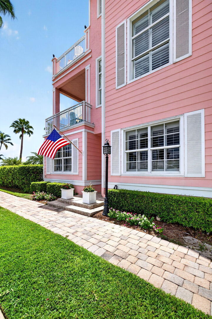 Property Photo: 2814 Marina Circle FL 33064