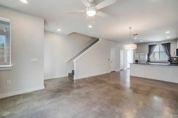 Property Photo:  330 Clay St 11  TX 78204 