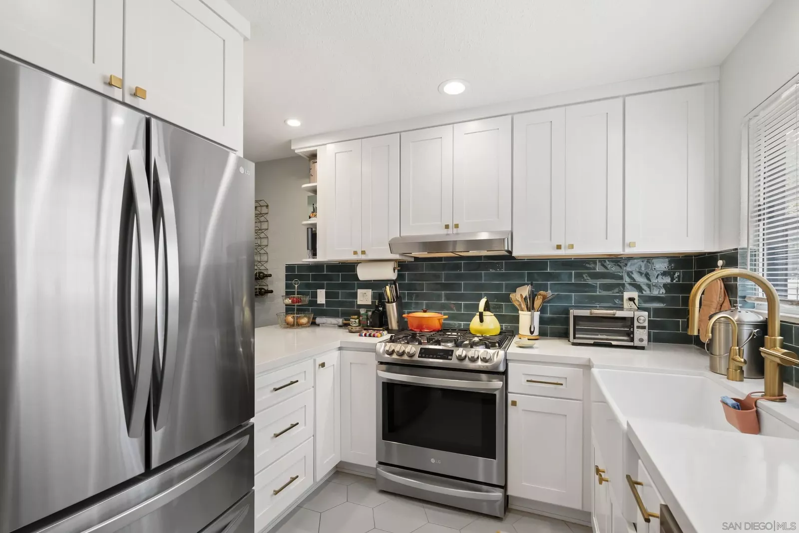 Property Photo:  3985 Wabaska Dr 15  CA 92107 