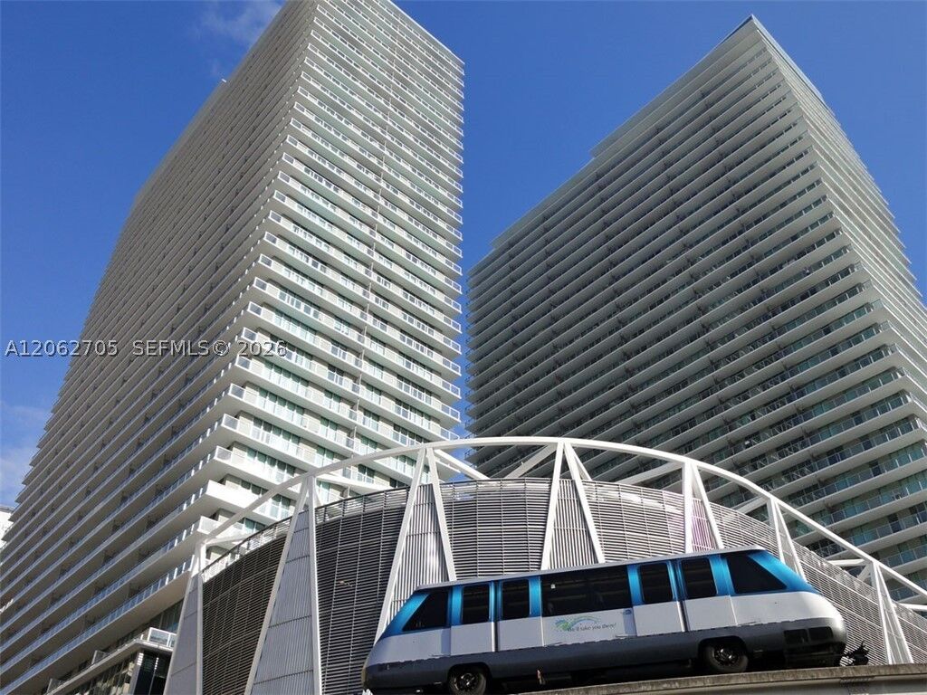Property Photo:  1111 SW 1 Av 1715-N  FL 33130 