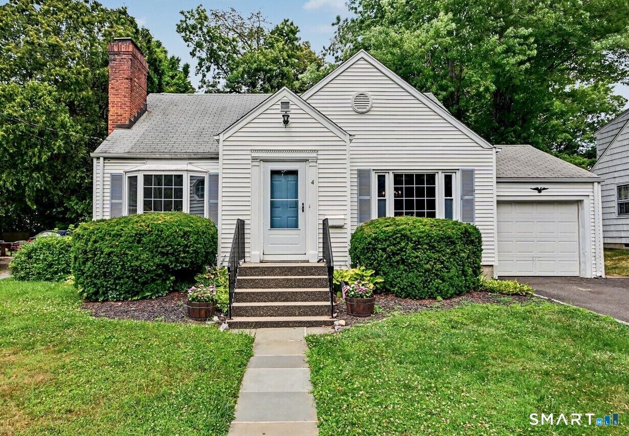 Property Photo: 4 Hassake Road CT 06870