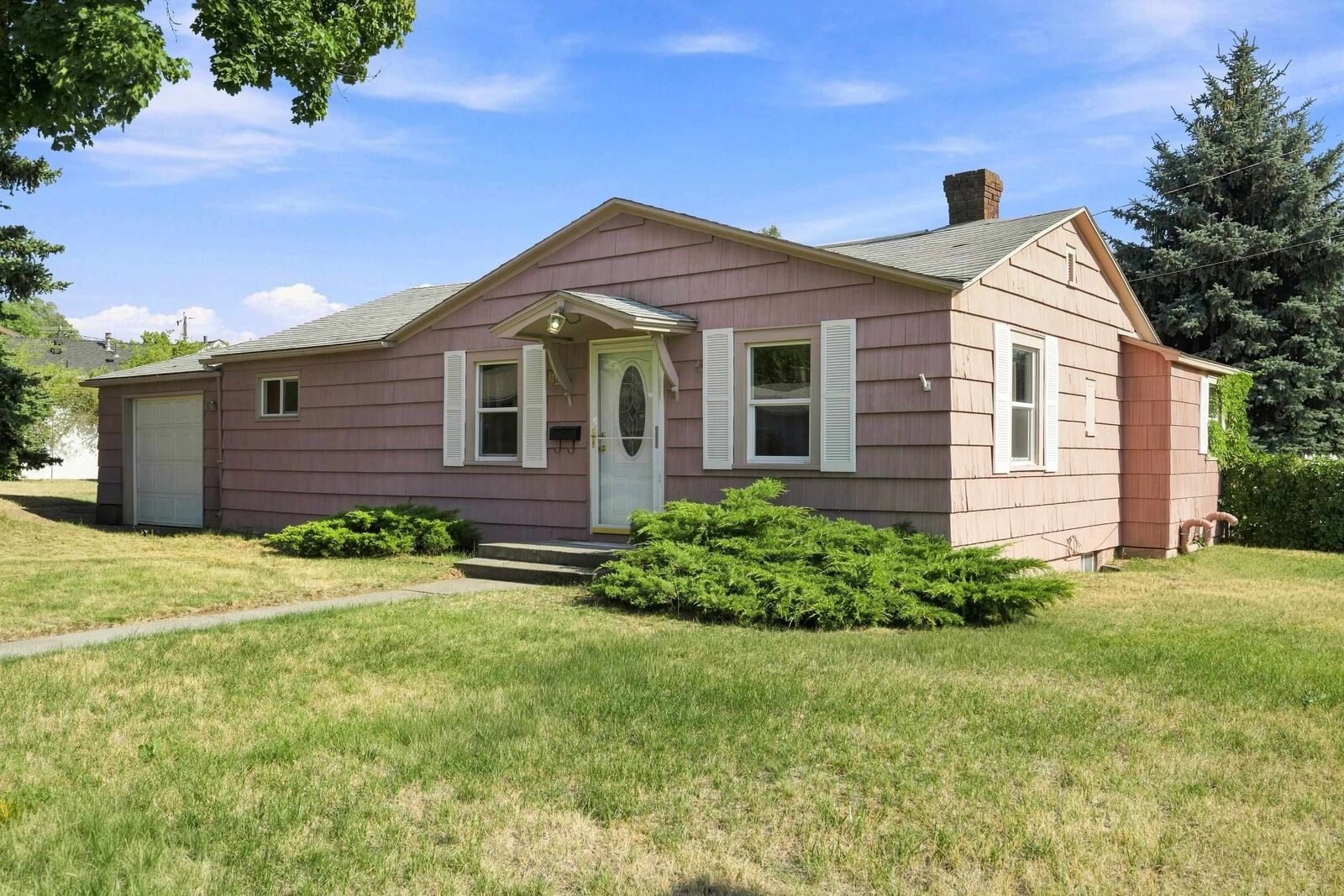 Property Photo: 1129 W Bismark Ave WA 99205