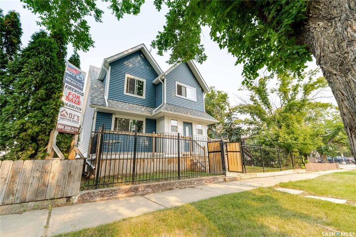 Property Photo:  414 Main Street S  SK S6H 5S9 