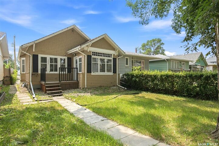 3621 Dewdney Avenue — photo 1