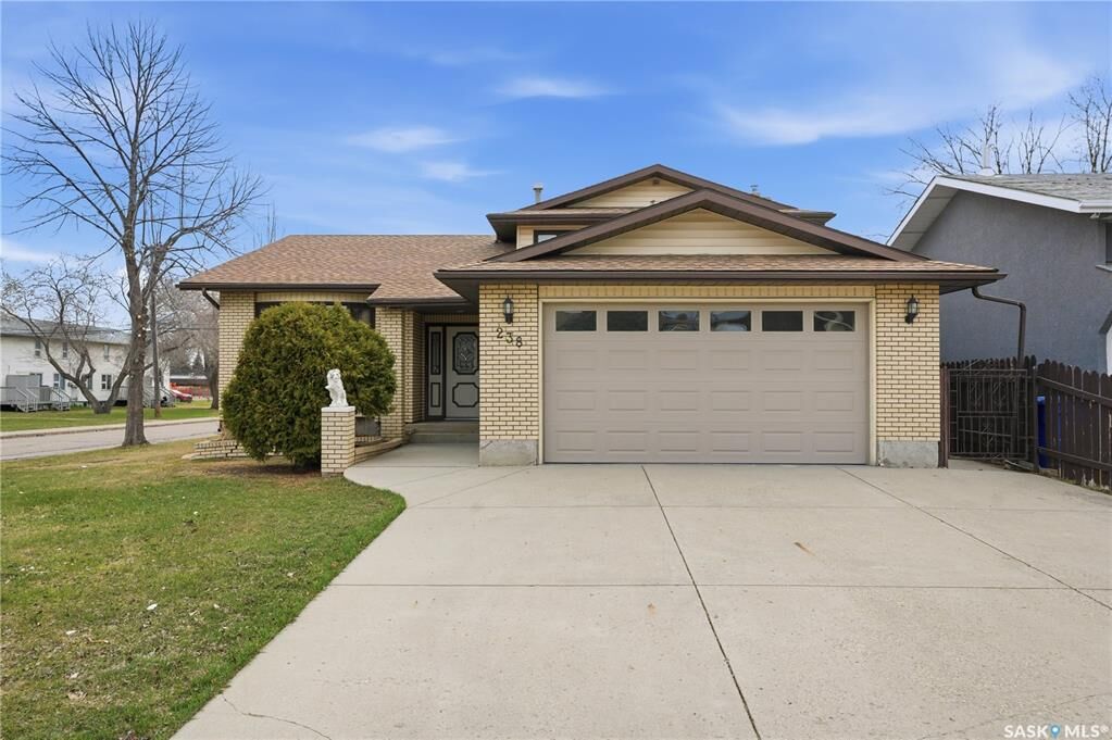 Property Photo: 238 S Avenue N SK S7L 2Z8